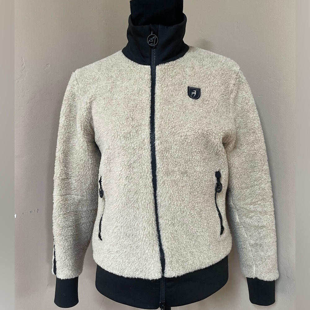 Toni Sailer Jacket Wool Fleece lined 
Cream faux shearling 
size 40/10